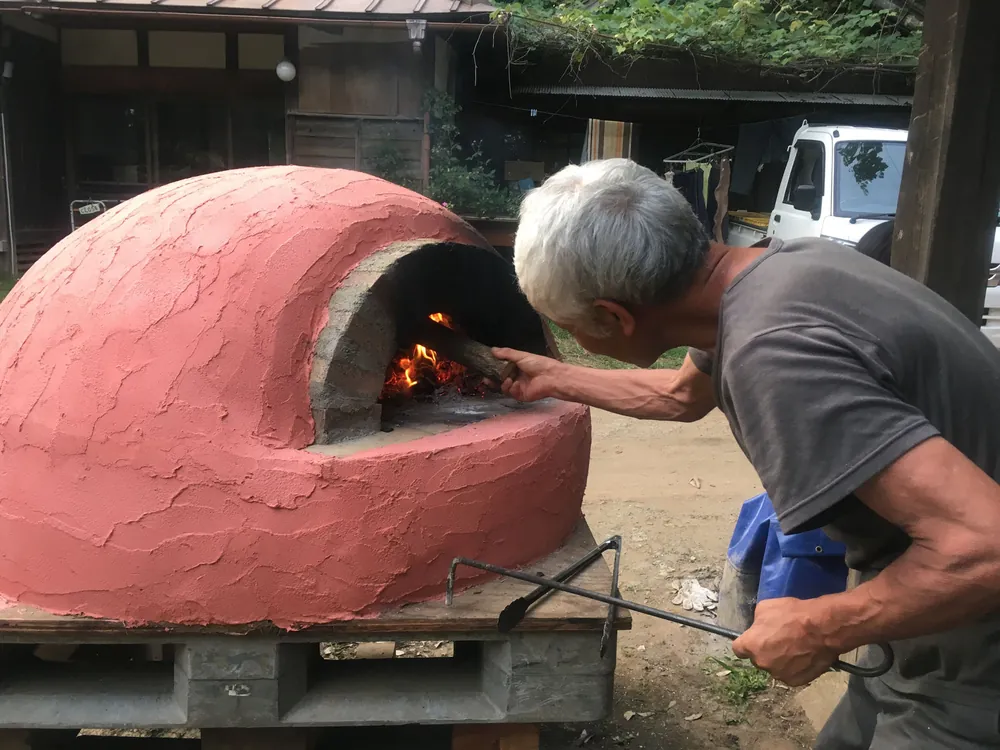 手作りのピザ窯